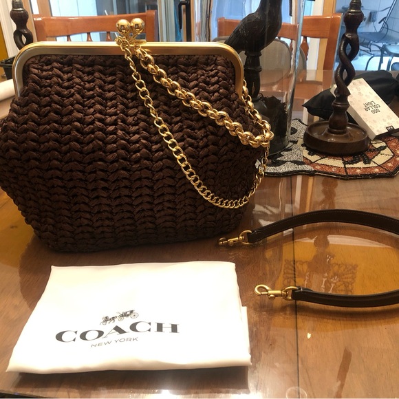 Coach Handbags - ✨Coach Brown Straw Kisslock Frame 27✨